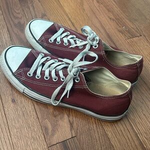 Low Top Burgundy Women’s Converse